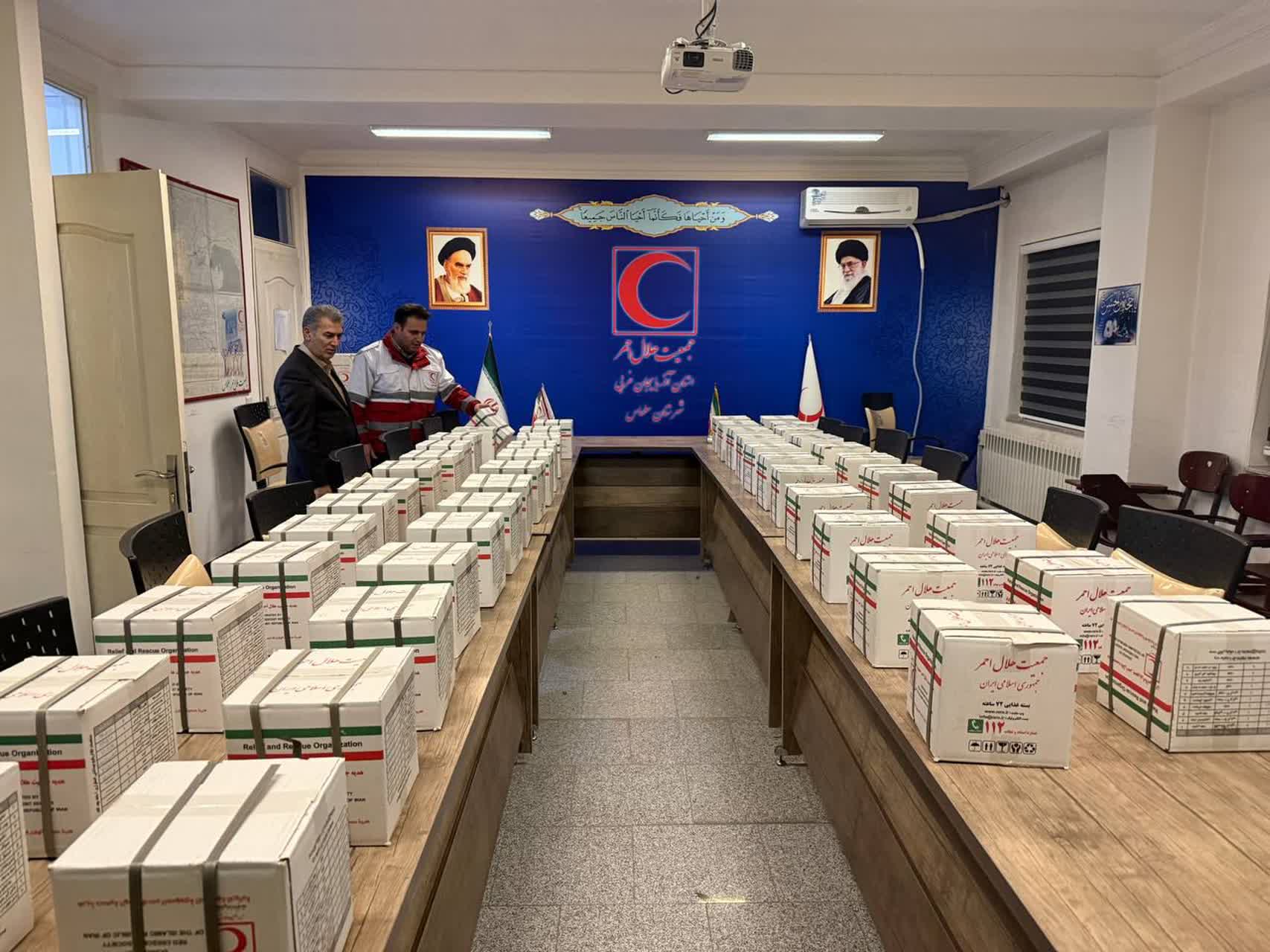 🔹آغاز کمک‌های انسان‌دوستانه در دهه فجر؛ آماده‌سازی 50 بسته معیشتی توسط داوطلبان هلال‌احمر سلماس