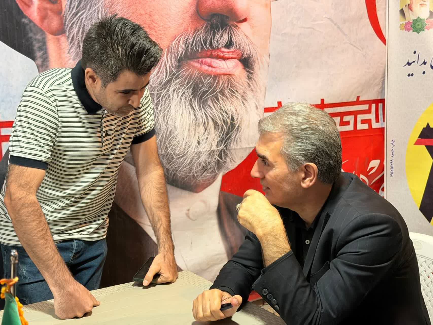 📸گزارش تصویری 💢 یکصدو بیست و نهمین شب مقاومت و ایستادگی مردم ایران 🔹برپایی هفتاد و چهارمین روز میز ارتباطات مردمی فرمانداری شهرستان سلماس (برای اولین بار در کشور) 🔸با حضور فرماندار شهرستان س