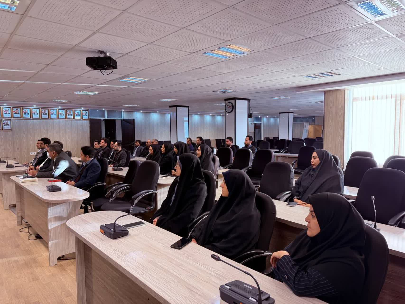 نشست همکاران مجموعه فرمانداری شهرستان سلماس با فرماندار این شهرستان برگزار شد.