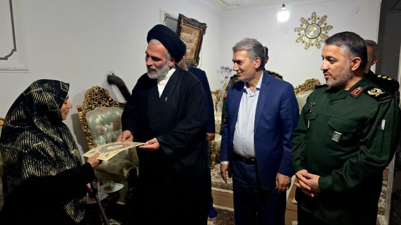 🌷تداوم دیدار هفتگی مسئولان سلماس با خانوادههای معظم شهدا