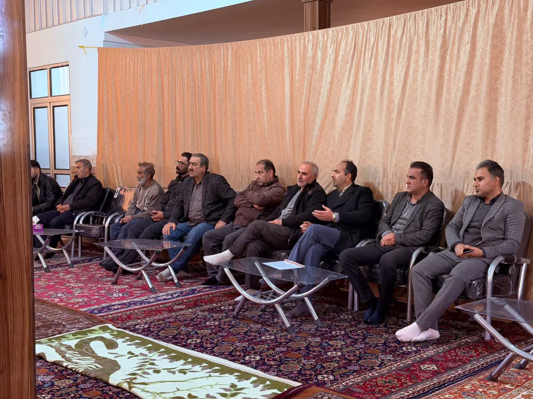 بازدید فرماندار و نماینده مردم شریف سلماس در مجلس شورای اسلامی از روستای گلعذان در قالب کاروان خدمت