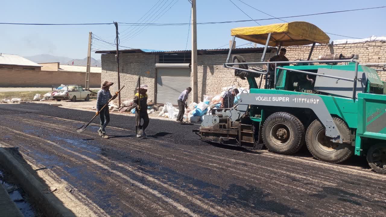 🔰بازدید نماینده مردم و فرماندار سلماس از پروژههای آسفالتریزی روستاهای بخش لکستان