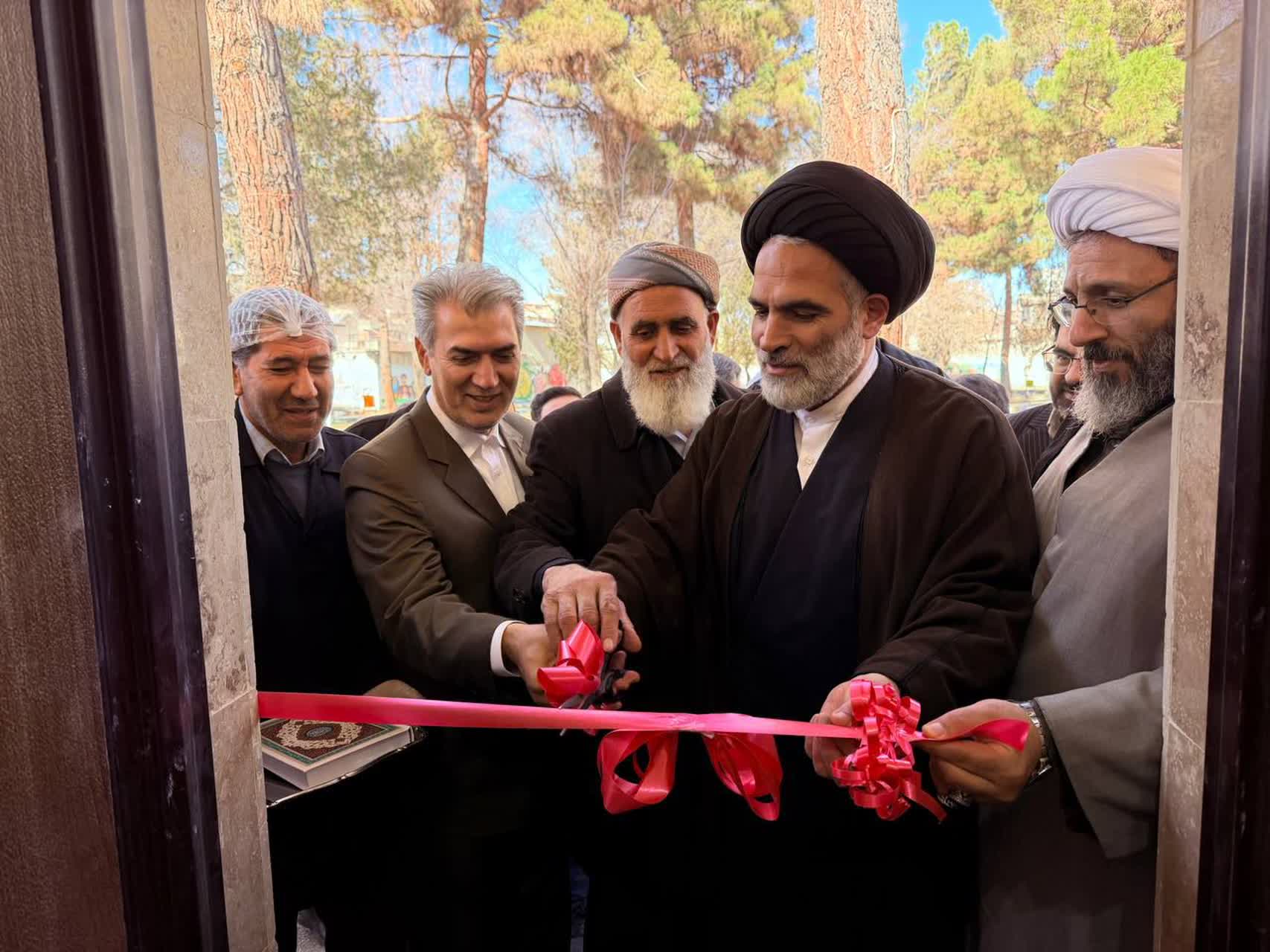 چایخانه آستان قدس رضوی در شهرستان سلماس با حضور جمعی از مسئولان استانی و شهرستانی و اقشار مختلف مردم افتتاح شد.