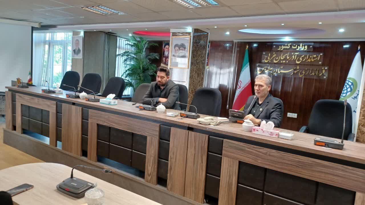 جلسه همکاران فرمانداری سلماس صبح امروز به ریاست علی علائی فرماندار شهرستان و با حضور بخشدار مرکزی برگزار شد.