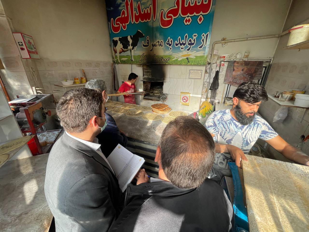 بازدید سرزده سرپرست فرمانداری سلماس از نانوایی های سطح شهر سلماس