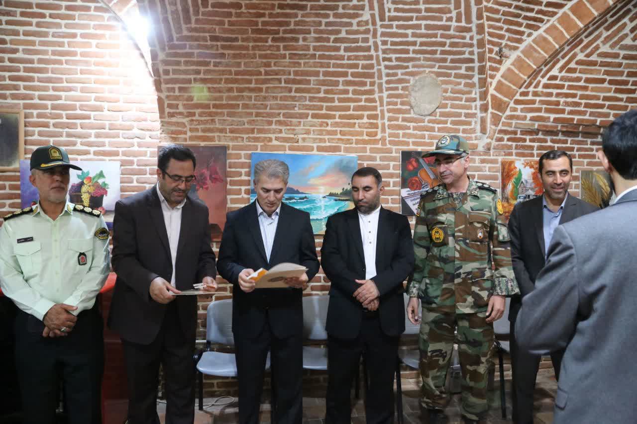 ✳️ افتتاح نمایشگاه هنرهای تجسمی «زبان رنگها» در سلماس به مناسبت هفته دولت