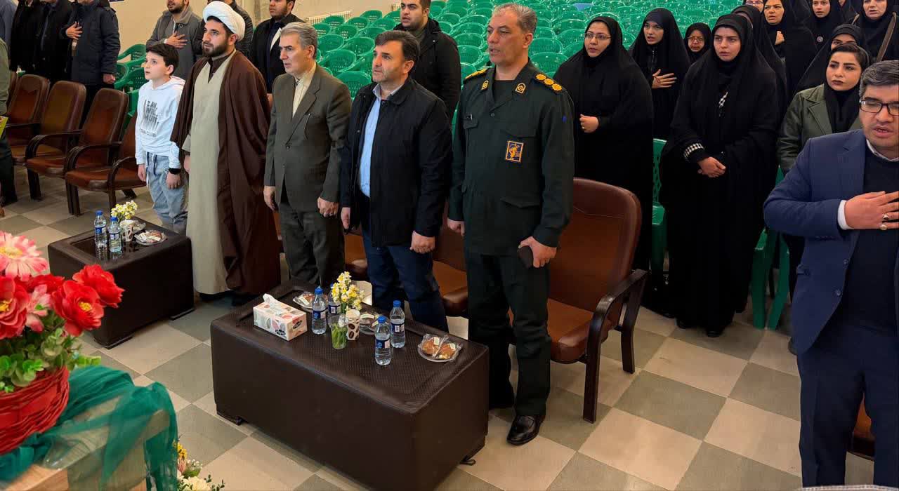 جشن نیمه شعبان به همت بسیج جامعه فرهنگیان شهرستان در کانون بسیج جوانان سپاه سلماس برگزار شد.