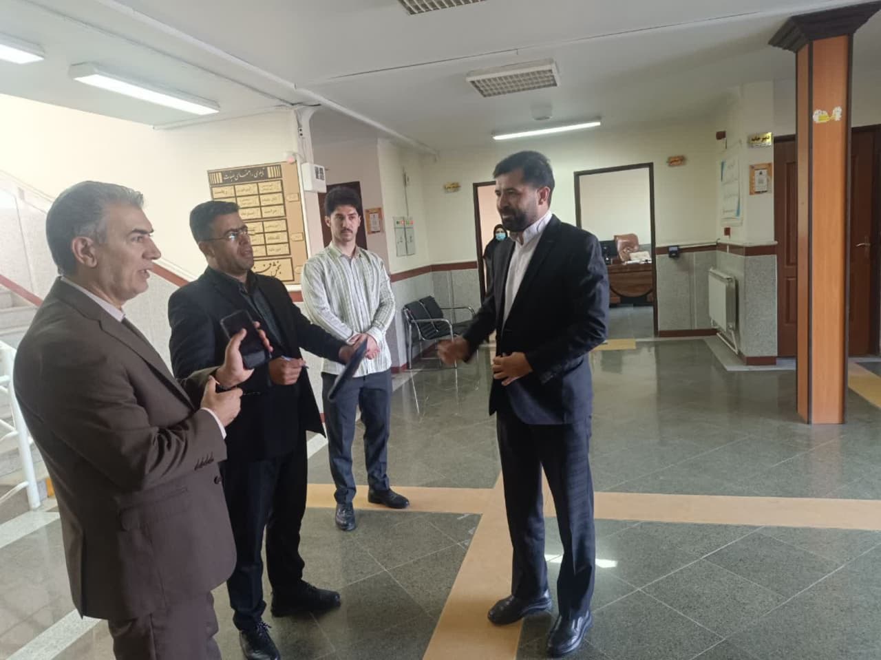 🔺️بازدید سرزده دکتر علائی از ادارههای شهرستان در صبح روز دوشنبه