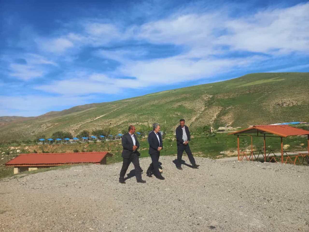 پیرو جلسه بررسی مشکلات مجتمع آبدرمانی و گردشگری روستای آبگرم در محل فرمانداری