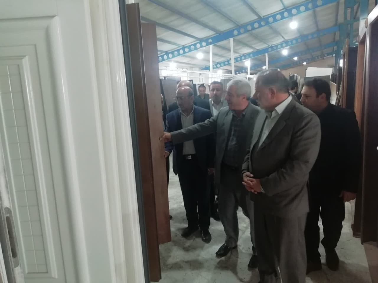 بازدید فرماندار از واحدهای تولیدی شهرستان