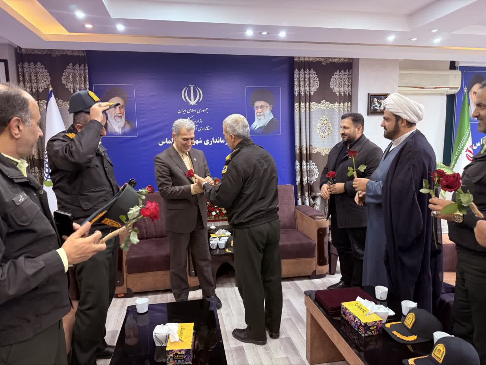 تجلیل فرماندهی انتظامی سلماس از «علی علائی» به مناسبت روز جانباز