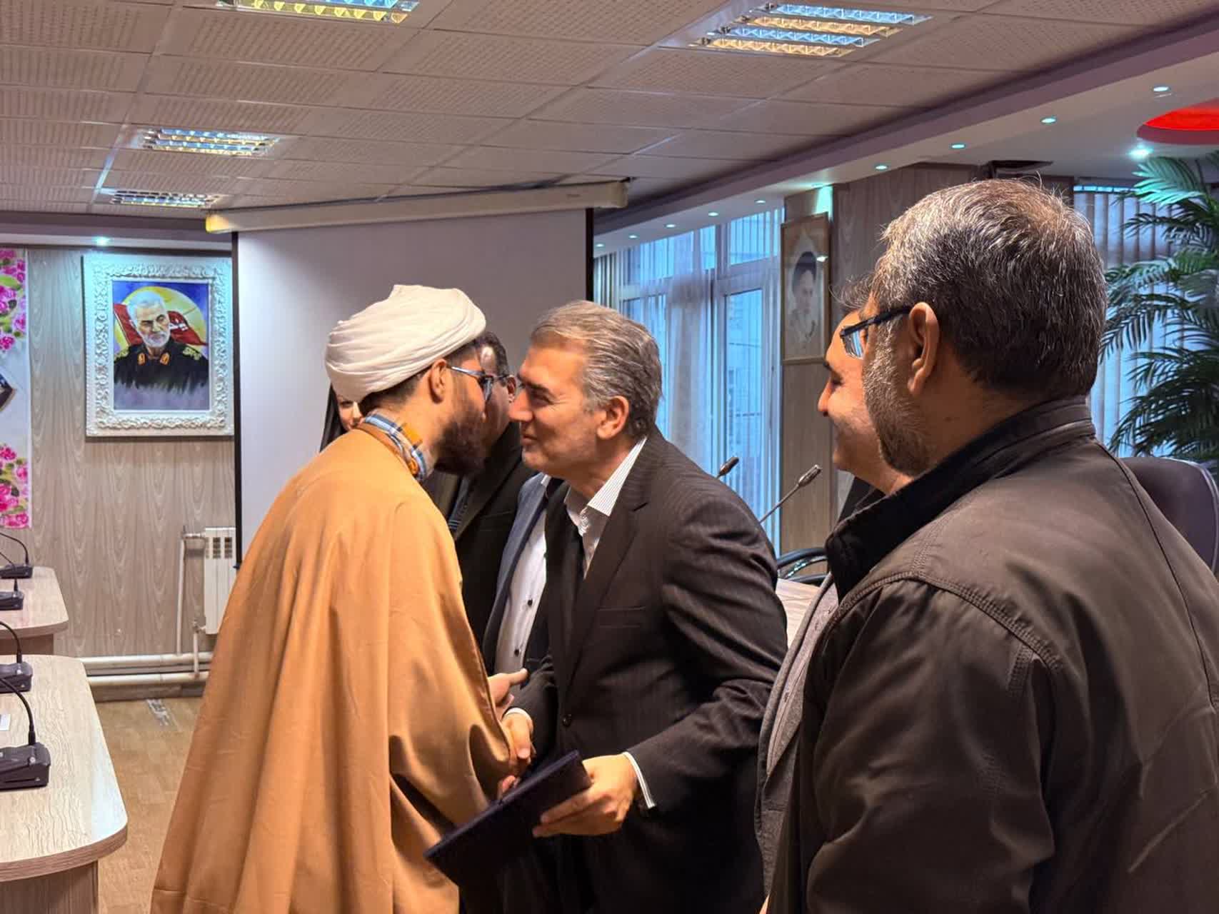 حضور فرماندار شهرستان سلماس به همراه رییس دادگستری و دادستان عمومی و انقلاب در صحن شورای اسلامی