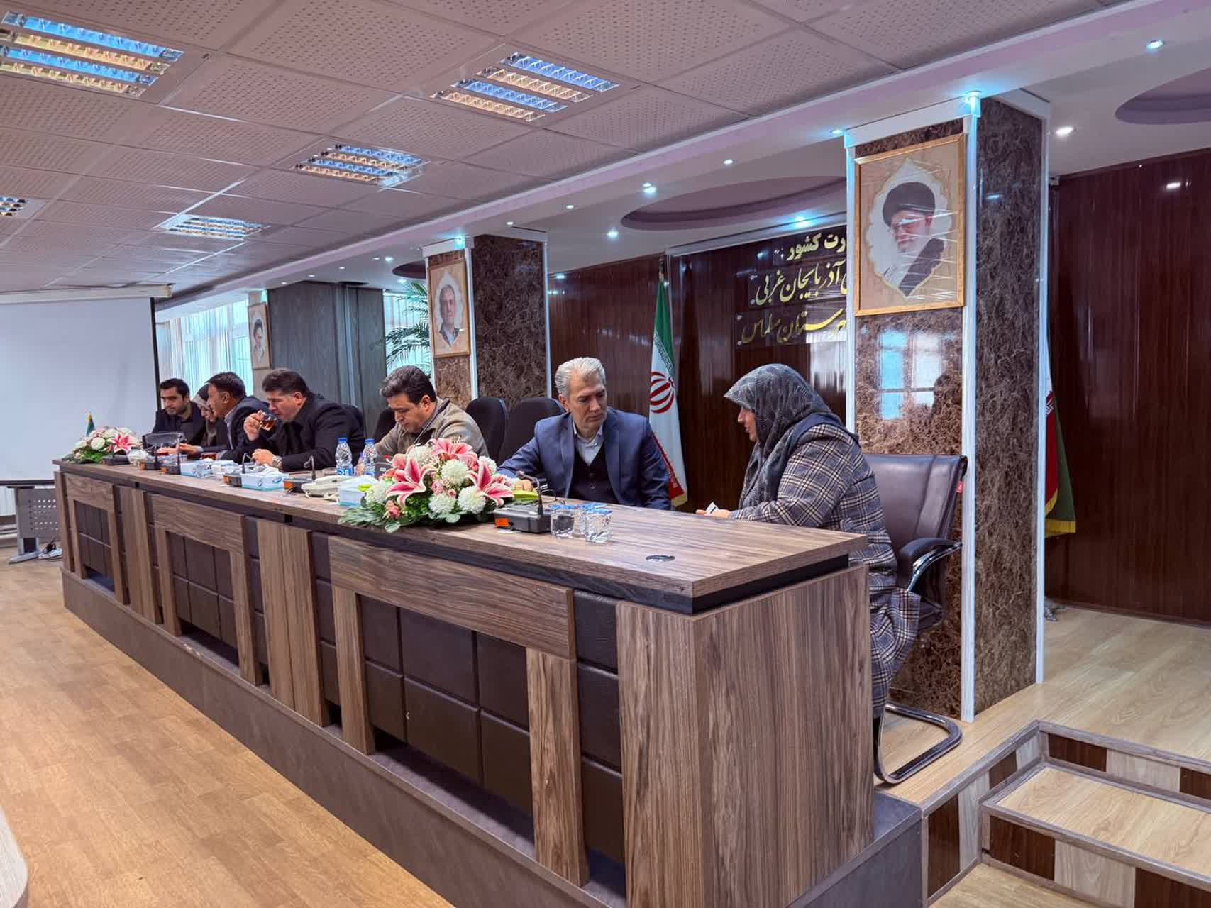 دیدار چهره‌به‌چهره فرماندار سلماس باشهروندان