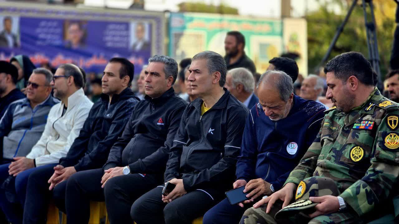 📷همایش بزرگ پیادهروی خانوادگی در سلماس برگزار شد