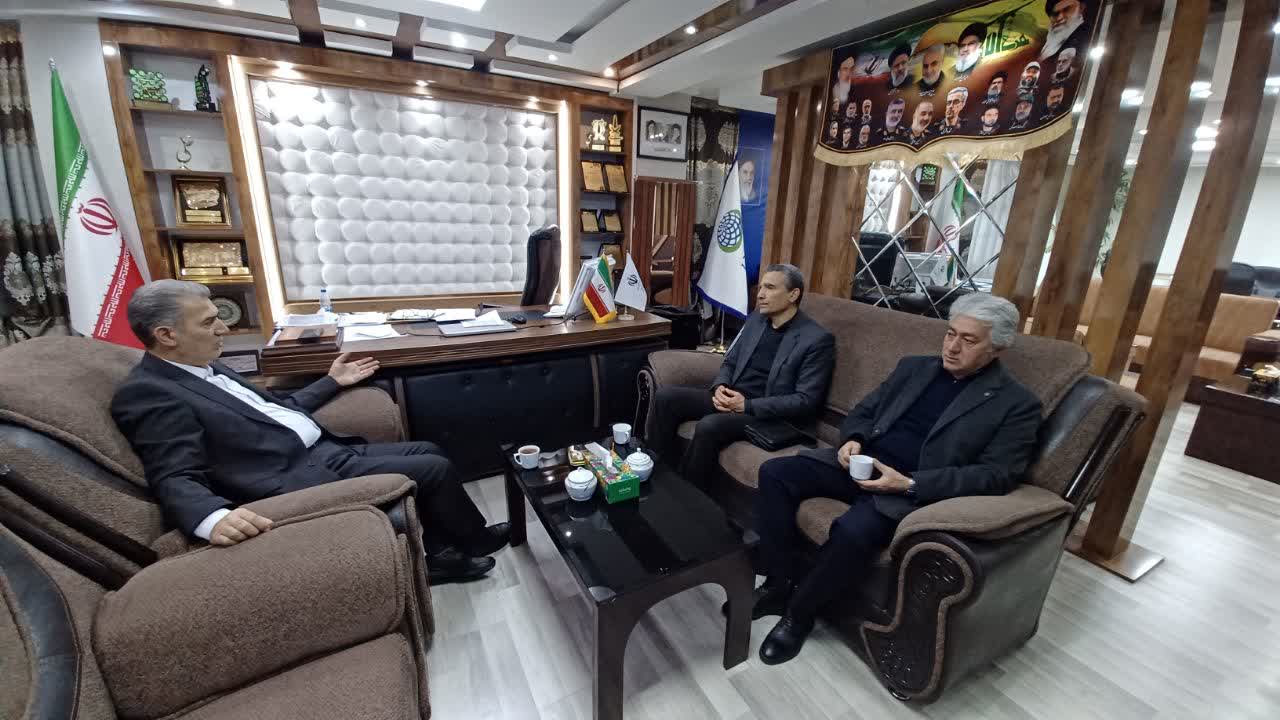 دیدار فرماندار سلماس با هیئت مدیره شهرک‌های صنعتی و بررسی توسعه واحد‌های تولیدی درب سازی