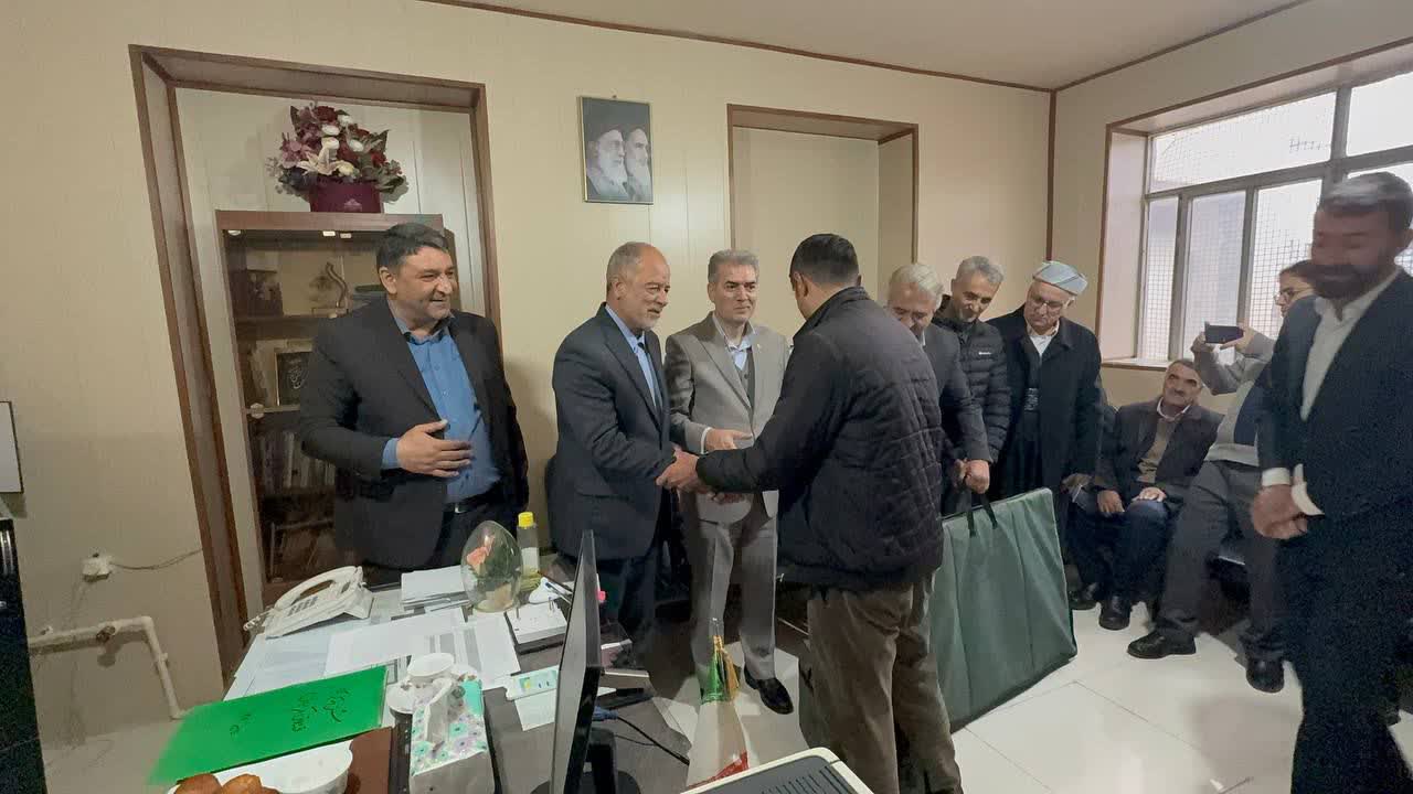 آیین تحویل و توزیع 30 دستگاه پنل خورشیدی امروز با حضور فرماندار شهرستان سلماس، نماینده مردم سلماس در مجلس شورای اسلامی و جمعی از مسئولان محلی برگزار شد