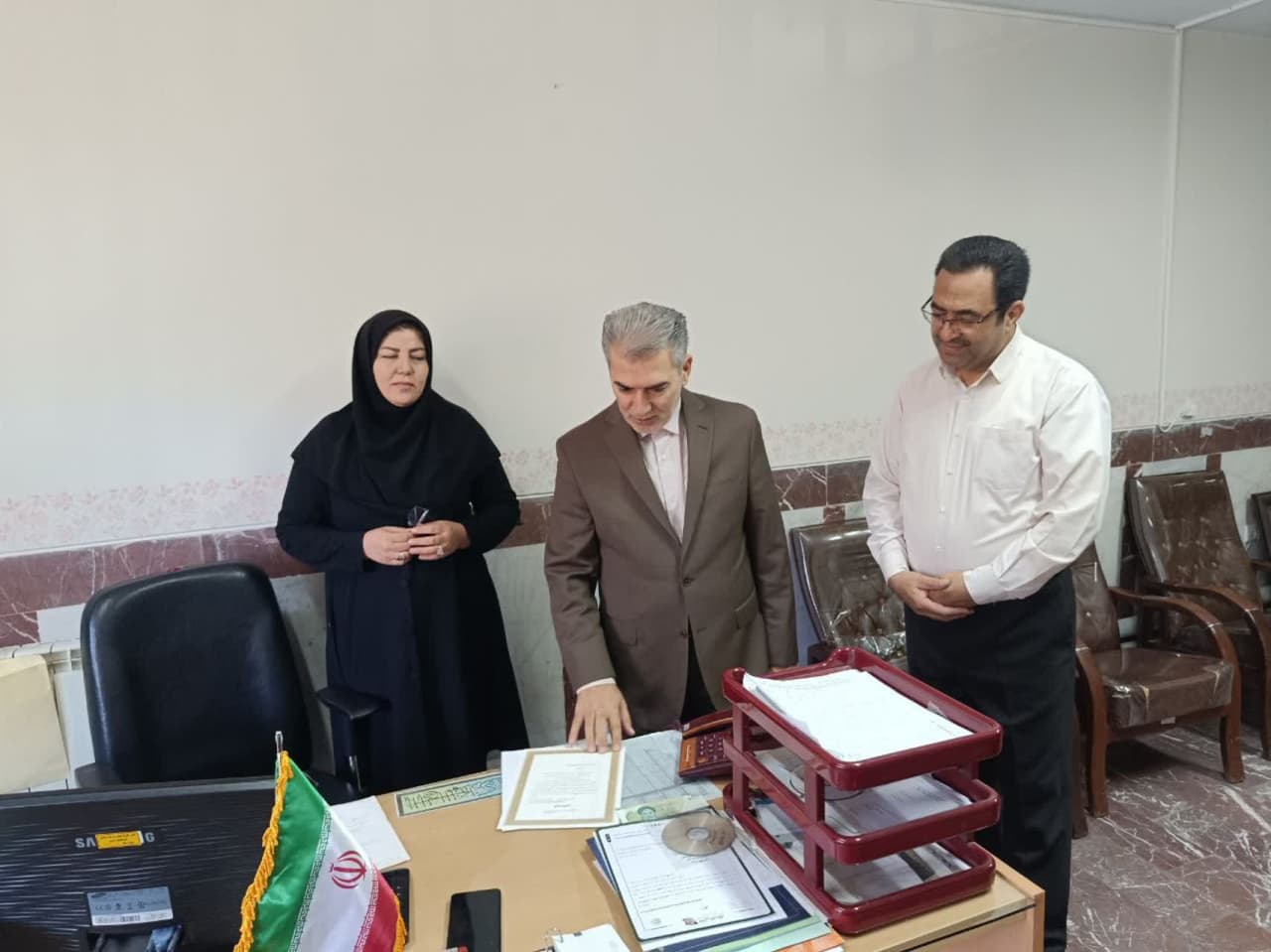 ادامه ی... بازدیدهای سرزده فرماندار از ادارات شهرستان
