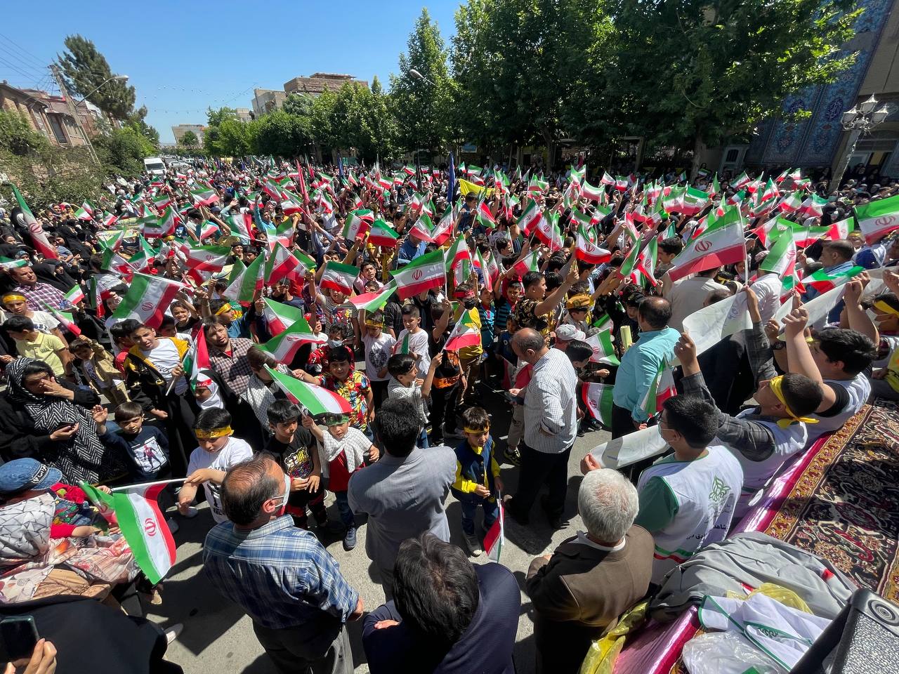 اجرای دسته جمعی سرود «سلام فرمانده» در شهرستان سلماس