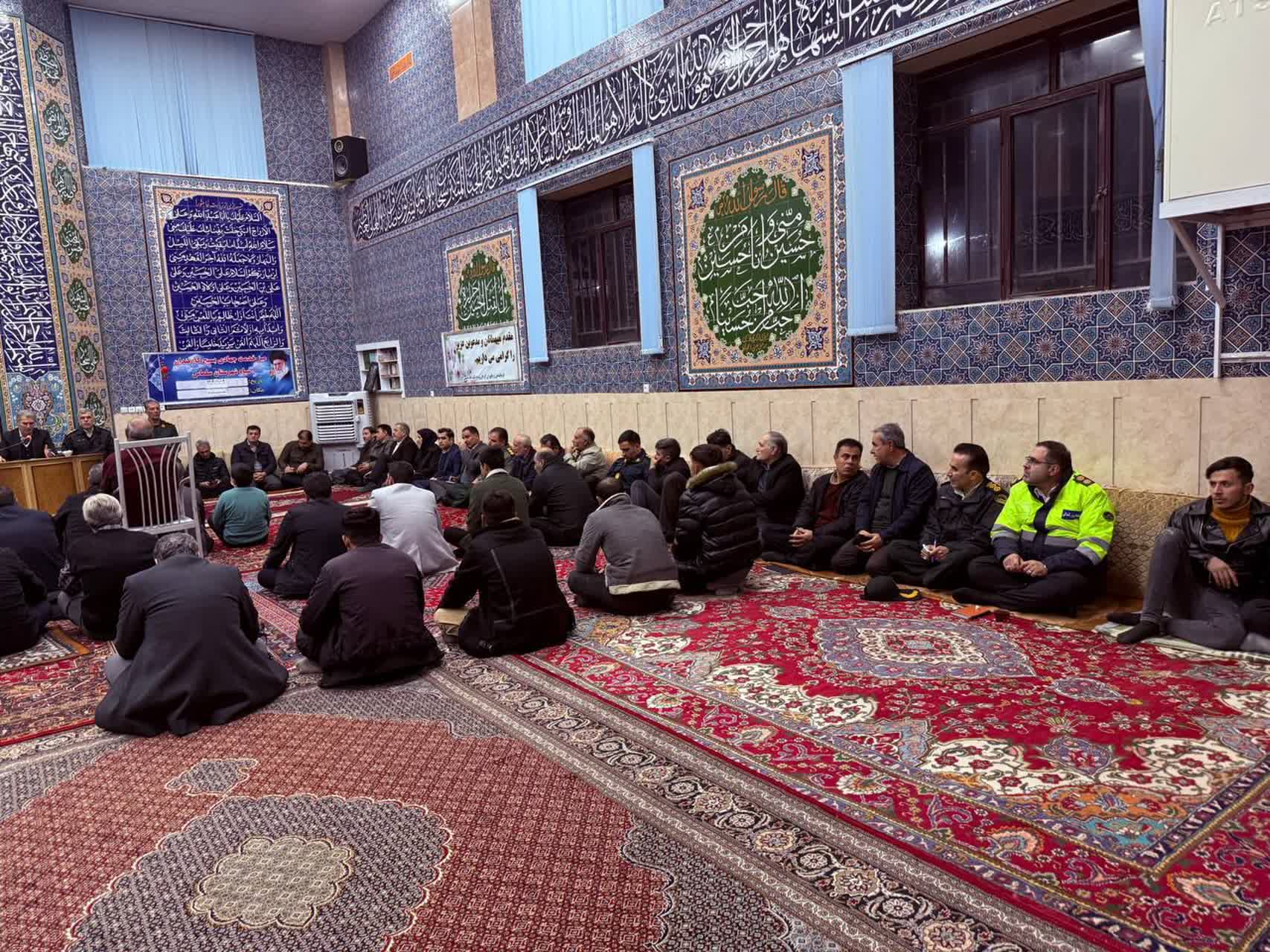 برگزاری میز خدمت جهادی در سلماس با حضور فرماندار و پاسخگویی مستقیم به مطالبات مردمی