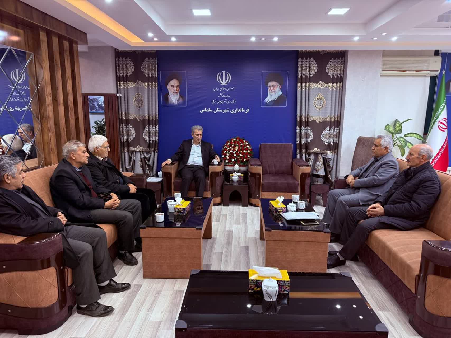 دیدار هیئت امناء مجمع خیرین بیمارستان خاتم‌الانبیاء با فرماندار شهرستان سلماس