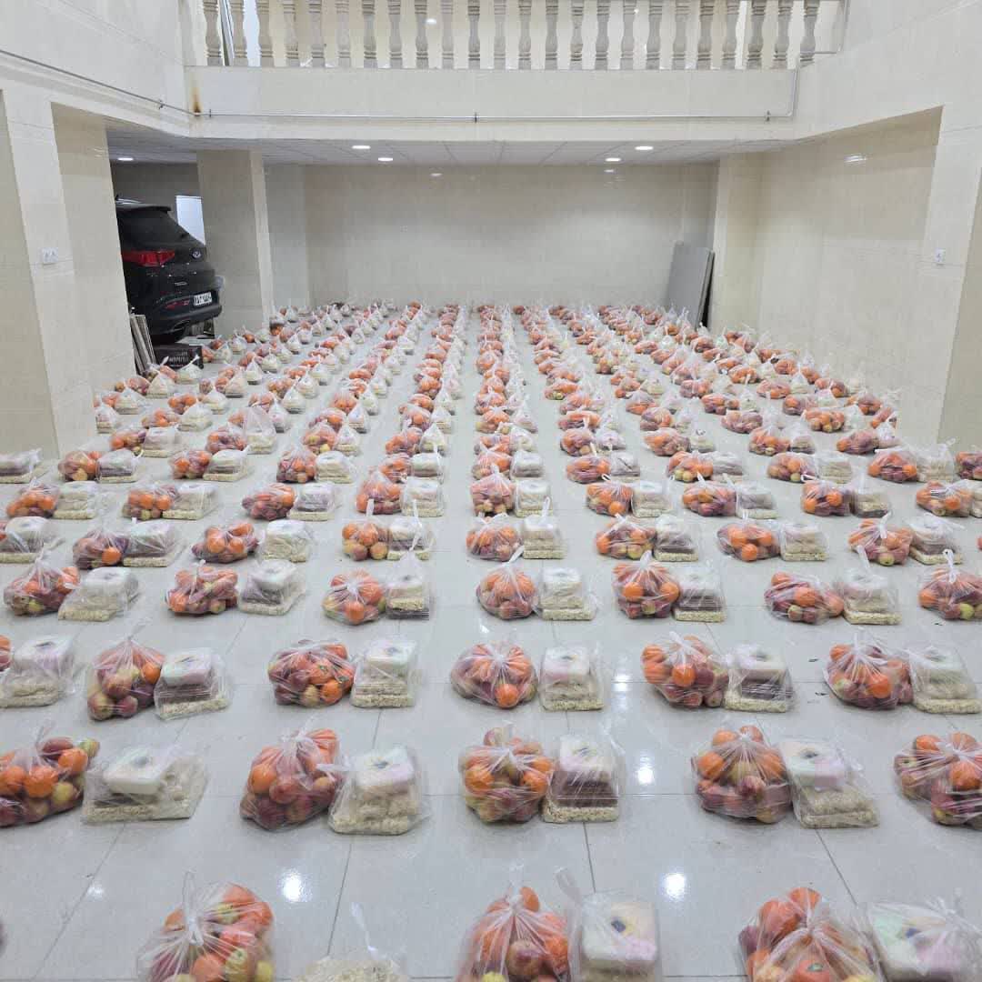 توزیع 600 بسته یلدایی توسط مؤسسه خیریه صدای امید و انسانیت