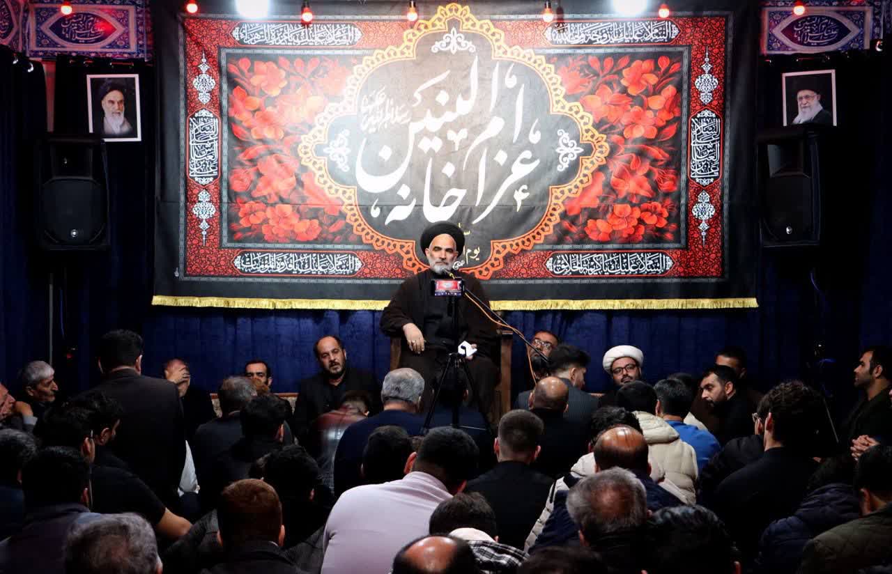 آیین افتتاح عزاخانه هیئت ام‌البنین(س) سلماس با حضور امام جمعه، فرماندار، دادستان، رؤسای ادارات شهرستان و آحاد مردم ولایتمدار و حسینی این شهرستان برگزار شد.