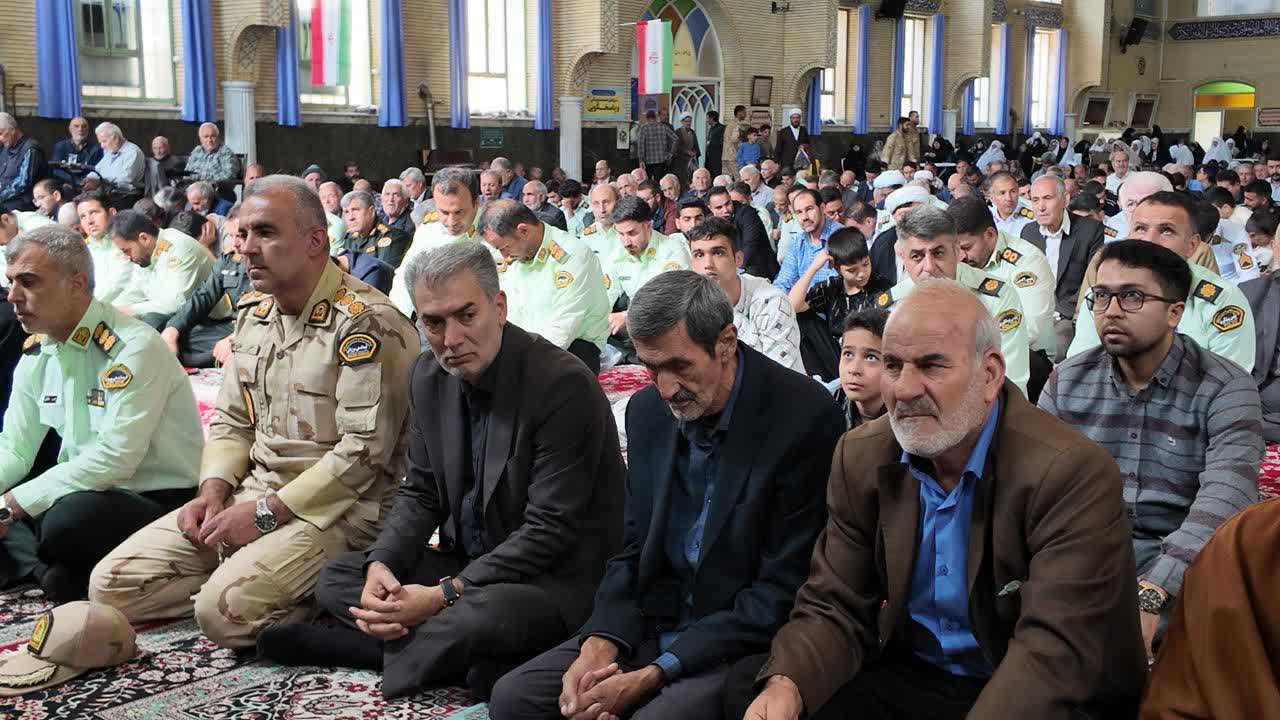 برگزاری نمازجمعه عبادی-سیاسی سلماس با محوریت گرامیداشت وفات حضرت معصومه(س) و تجلیل از فرماندهان انتظامی و مرزی
