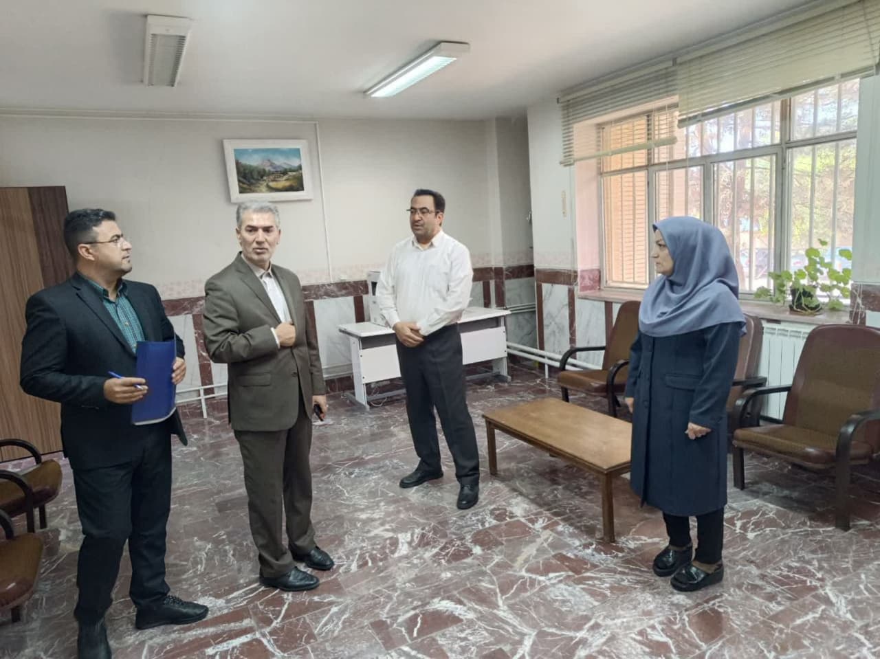 ادامه ی... بازدیدهای سرزده فرماندار از ادارات شهرستان