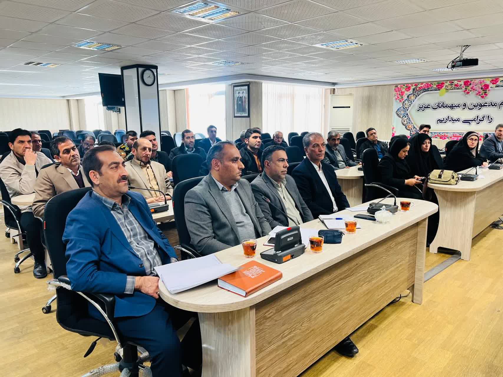 جلسه ستاد بازآفرینی شهری سلماس به ریاست علی علائی، فرماندار شهرستان سلماس، و با حضور اعضای ستاد و نمایندگان دستگاههای اجرایی، با هدف بررسی روند اجرای برنامههای بازآفرینی در محلات هدف و ارزیابی عملکر