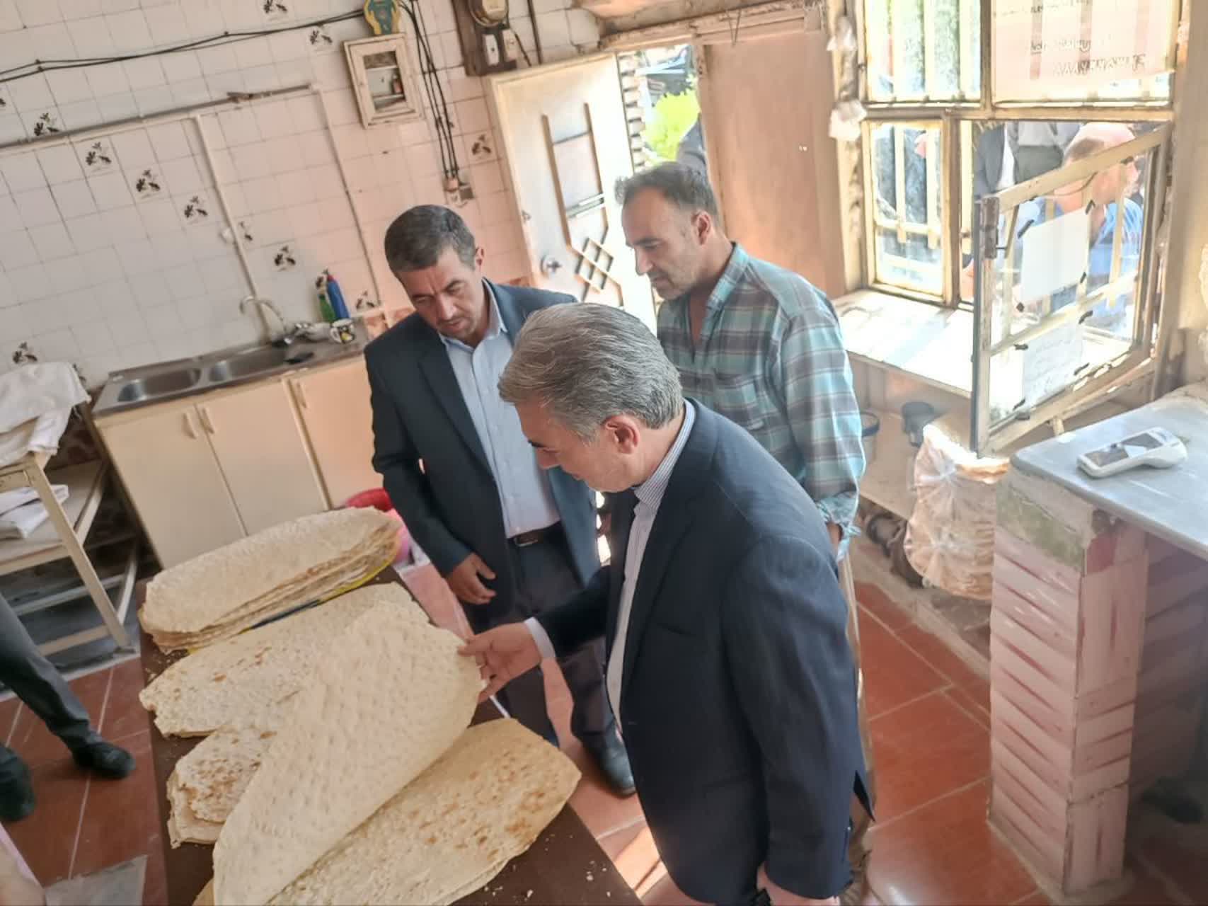 بازدید فرماندار سلماس از نانوایی تازهشهر