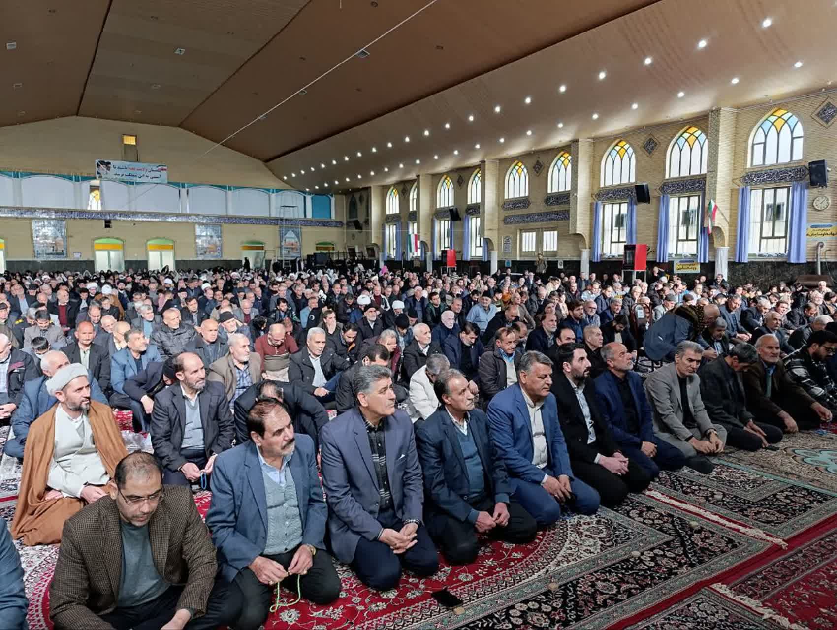 🕌 نماز عبادی - سیاسی جمعه این هفته شهرستان سلماس به امامت حجت الاسلام و المسلمین سید ابراهیم طباطبایی با حضور نماینده مردم سلماس، فرماندار و آحاد مردم  در مصلی امام خمینی(ره) شهرستان سلماس برگزار شد