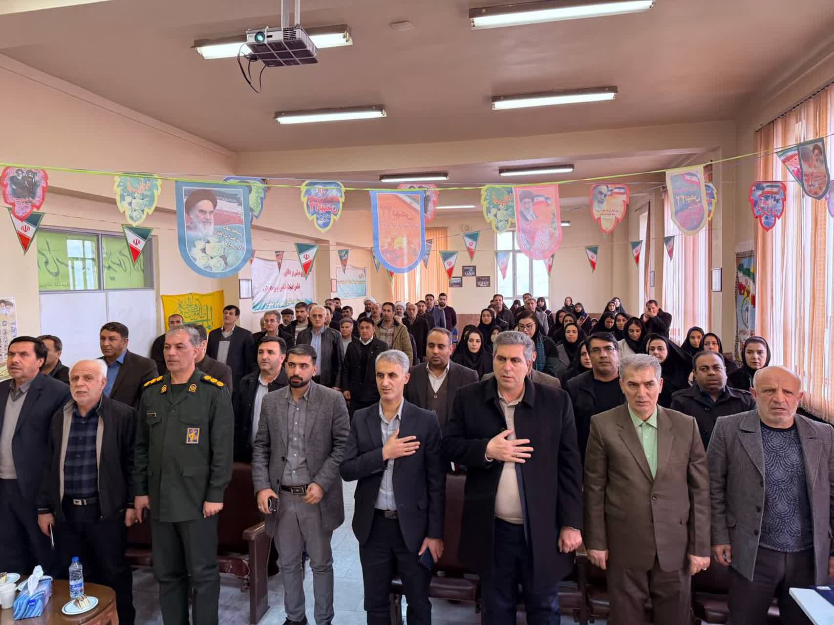 مراسم جشن سالگرد پیروزی انقلاب اسلامی و جشن نیمه شعبان با حضور فرماندار و اعضای شورای اداری در محل سالن اجتماعات مدیریت جهاد کشاورزی برگزار شد.