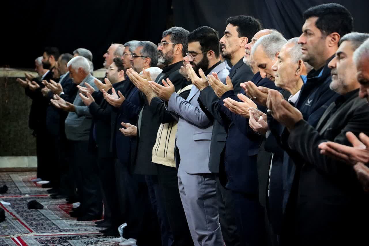 🔰حضور پرشور مردم مومن شهرستان سلماس در نماز عید فطر به امامت حجت الاسلام والمسلمین طباطبائی امام جمعه سلماس   🗓| 1 فروردین ماه 1405 📌| مصلی امام خمینی(ره)