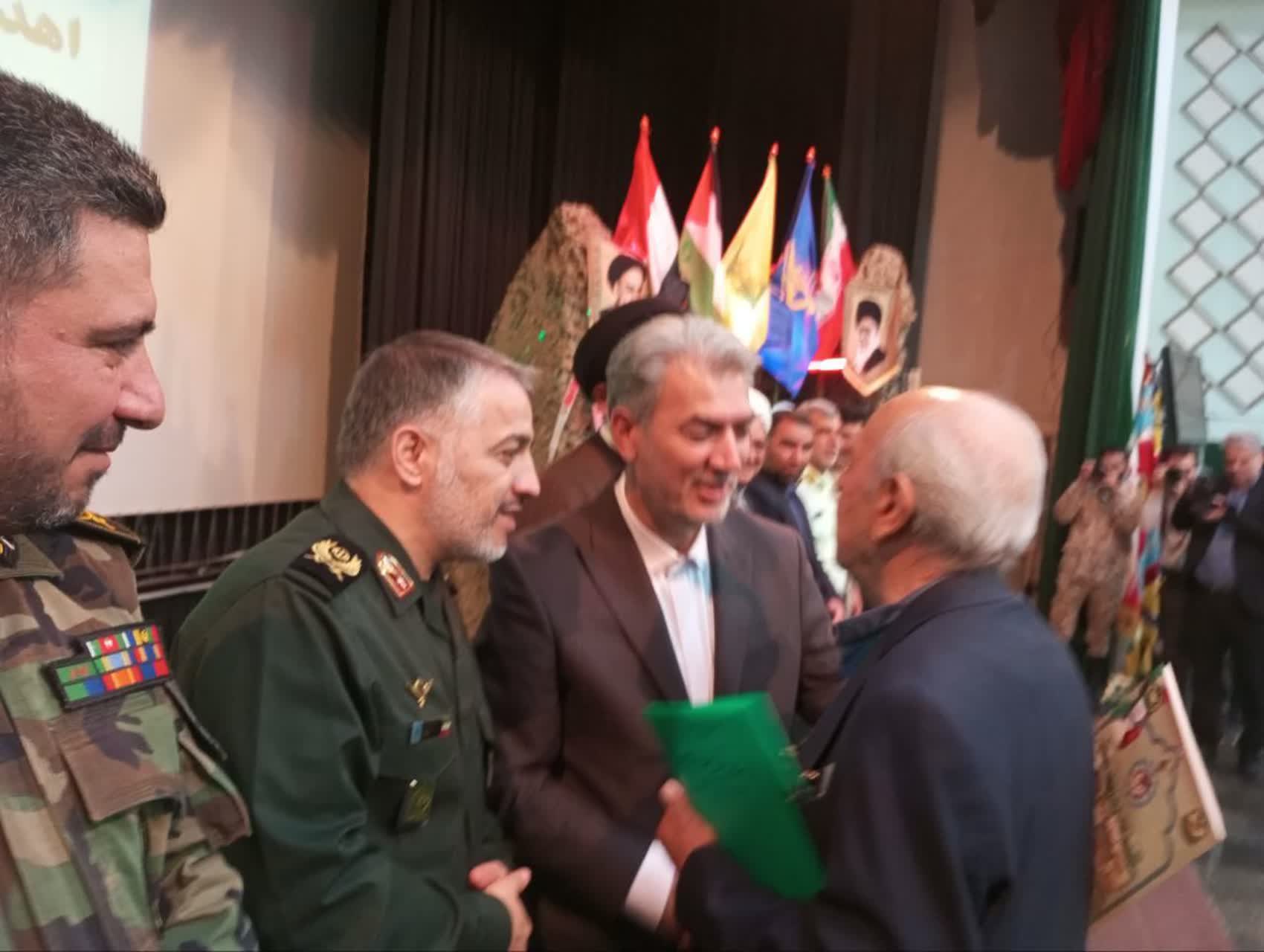 برگزاری همایش تجلیل از رزمندگان و پیشکسوتان جهاد و شهادت در سلماس