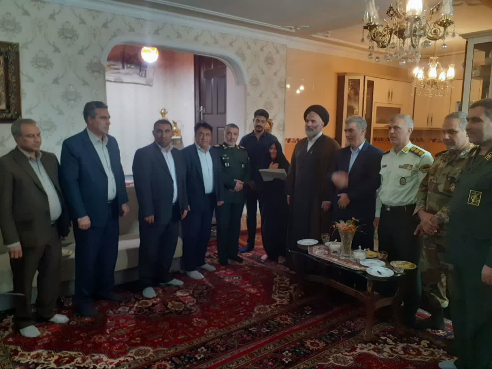 🌷 دیدار فرماندار سلماس و جمعی از مسئولان با خانوادههای معظم شهدا