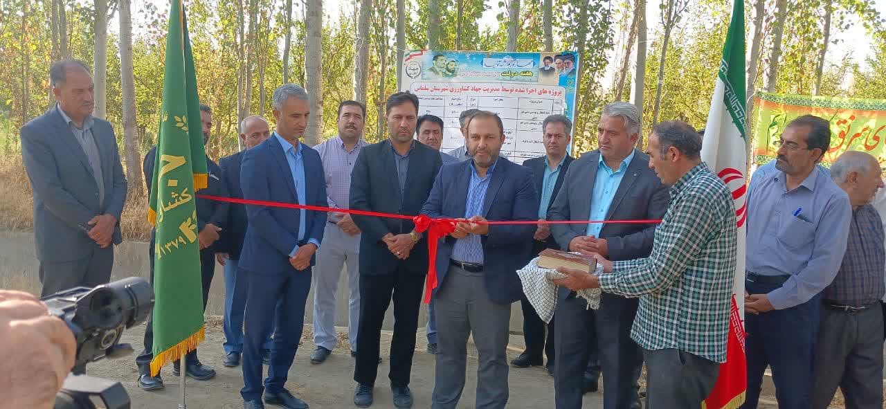همزمان با چهارمین روز هفته دولت ،کانال کشی آب روستای سرنق و چند پروژه دیگر افتتاح گردید