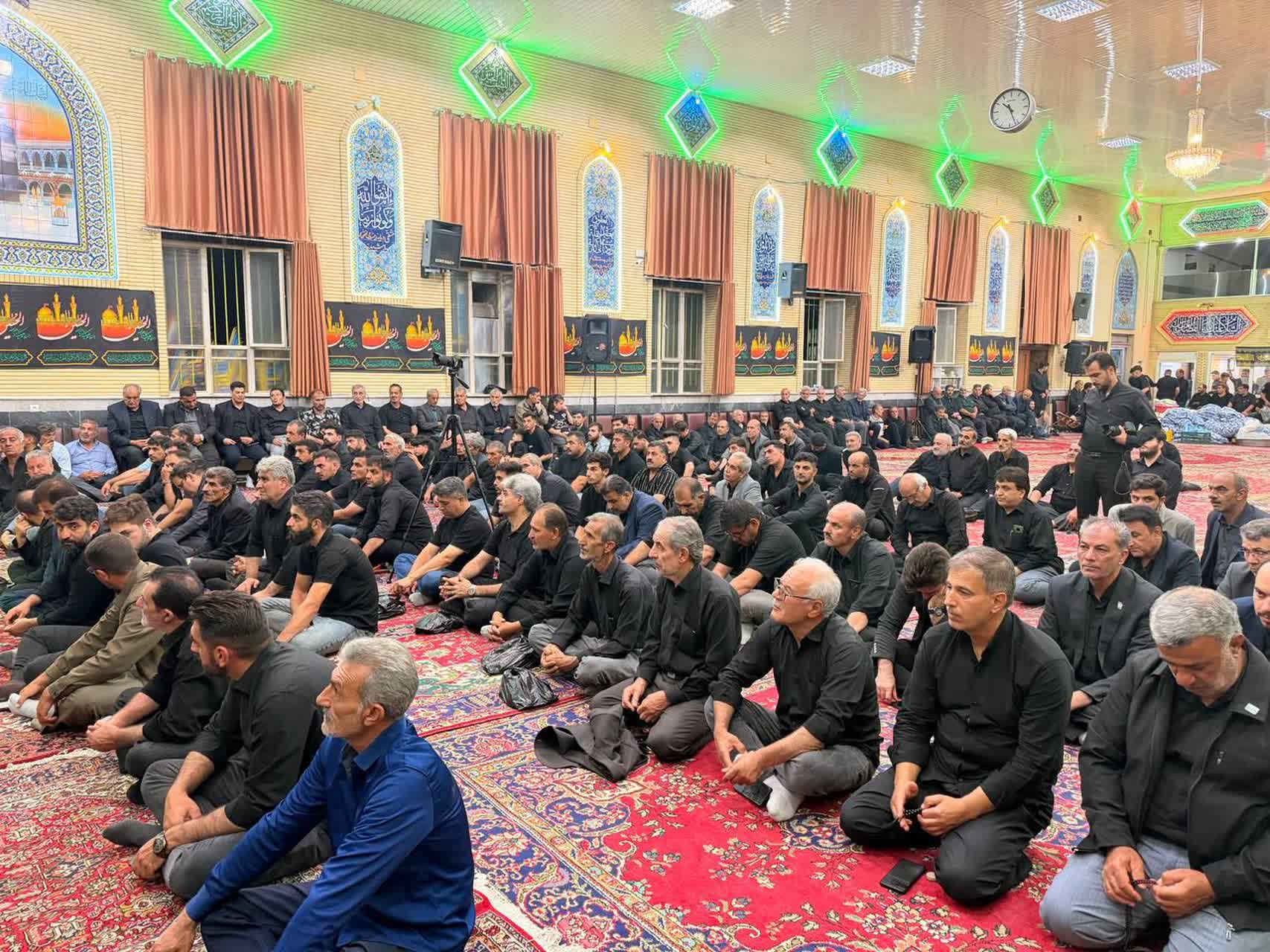 مراسم عزاداری شب سوم محرم در مسجد جامع تازهشهر برگزار شد