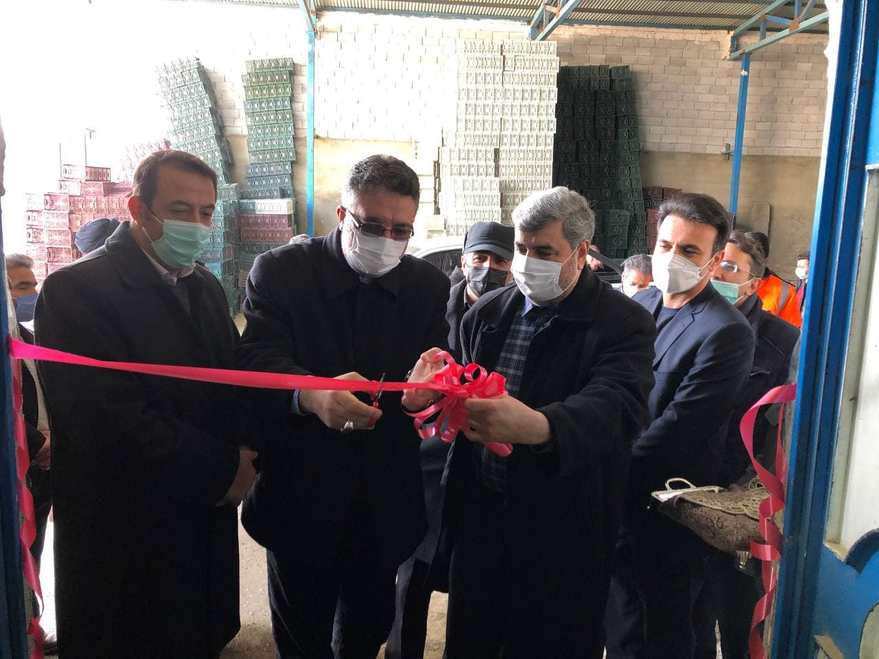 افتتاح واحد تولیدی سبد پلاستیکی با اعتبار بالغ بر سی میلیارد ریال و اشتغال زایی 6نفر با حضور سرپرست فرمانداری و جمعی از روسای ادارات شهرستان سلماس