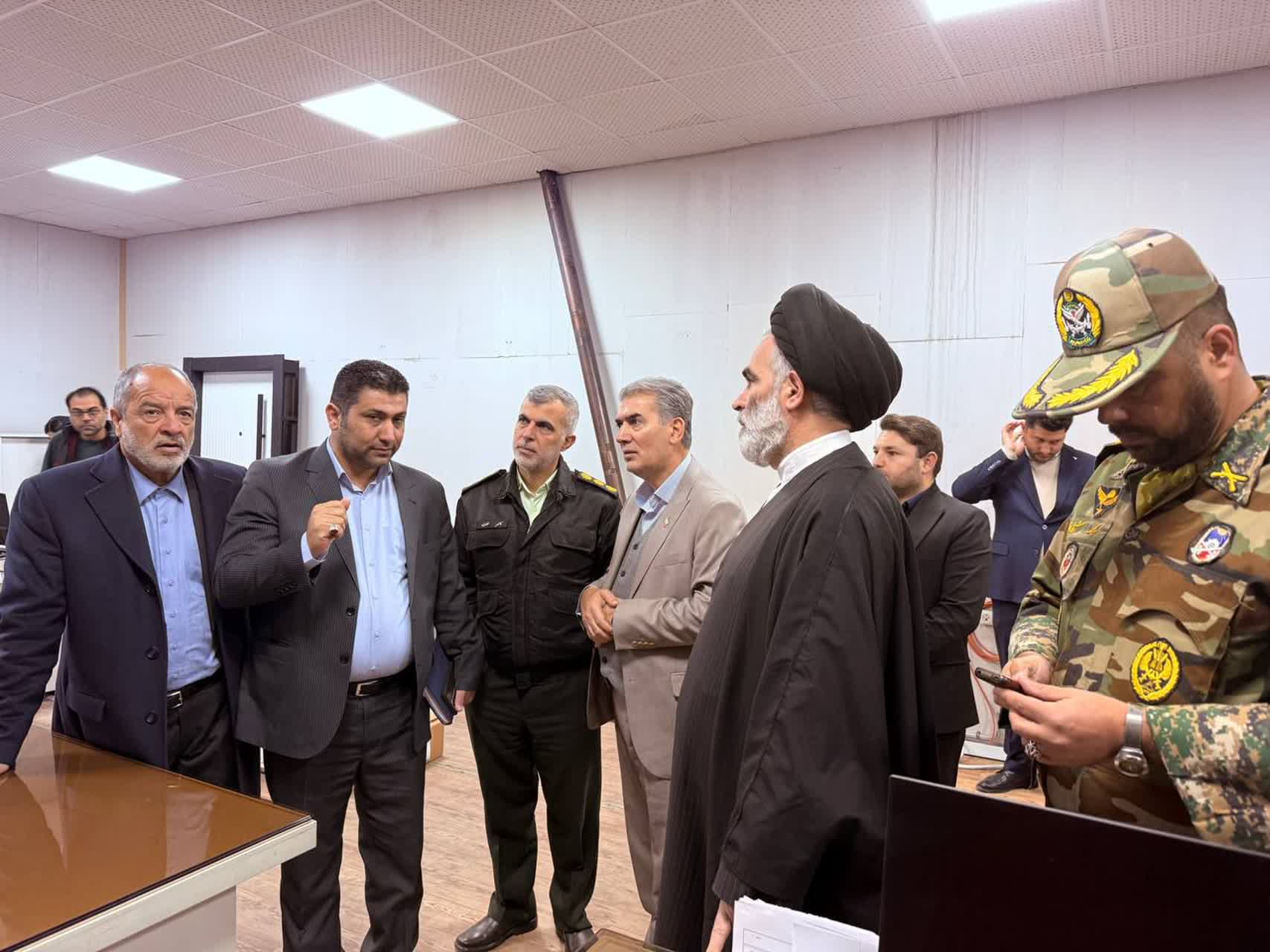 ازدید فرماندار شهرستان سلماس به همراه امام جمعه محترم و نماینده مردم شریف سلماس در مجلس شورای اسلامی از واحدهای تولیدی مستقر در شهرک صنعتی سلماس