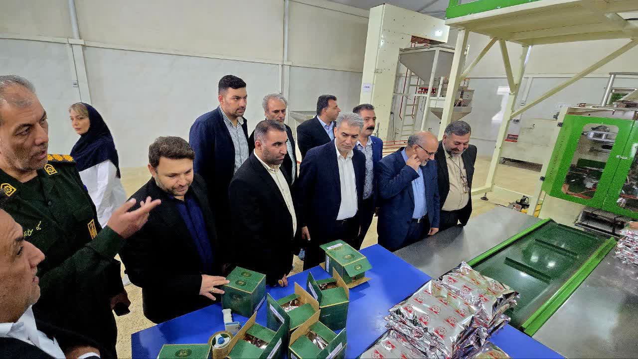 ✳️ ادامه برنامه «دوشنبههای تولید» با بازدید فرماندار سلماس از واحد بستهبندی چای