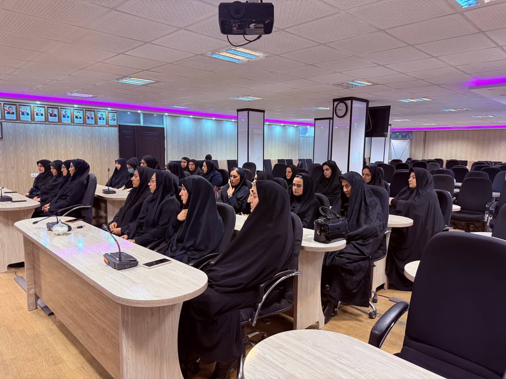 آیین تجلیل از بانوان شاغل در مجموعه وزارت کشور در شهرستان سلماس